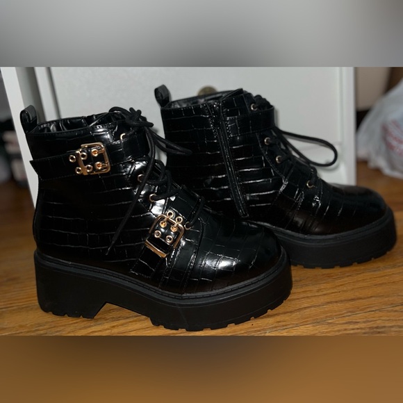 NEW Beautiful black boots. Size 8 women, Wide fit. - Picture 1 of 3